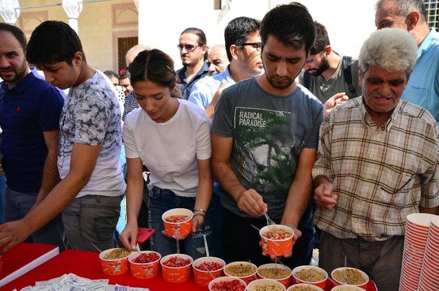 Adana’da 5 bin kişiye aşura dağıtıldı