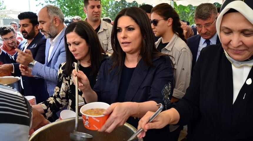 Adana&rsquo;da 5 bin kişiye aşura dağıtıldı