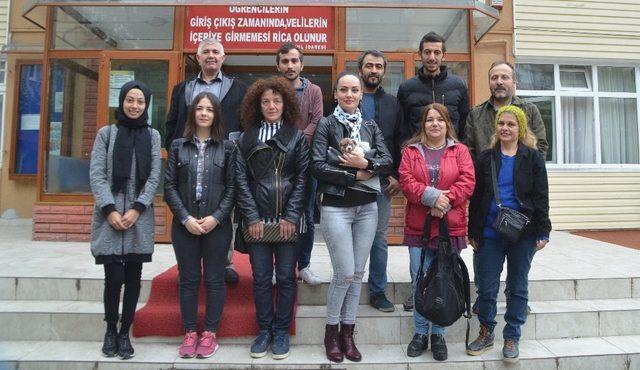 Bafra’da ilkokul öğrencilerine hayvan sevgisi aşılanıyor