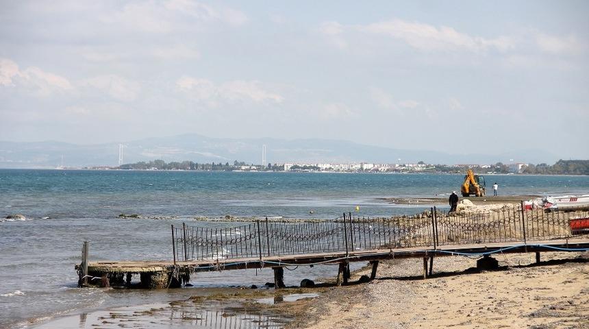 Deniz suyu &ccedil;ekildi, vatandaşlar deprem sinyali zannetti