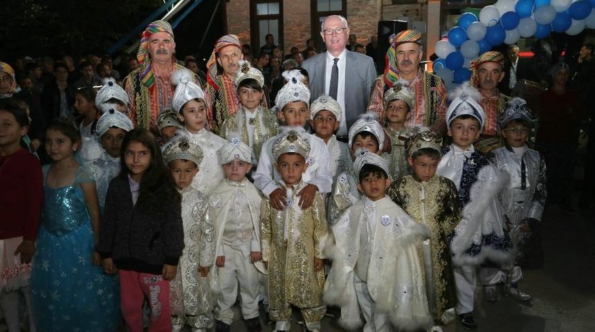 Erenk&ouml;yl&uuml; &ccedil;ocuklar i&ccedil;in s&uuml;nnet ş&ouml;leni