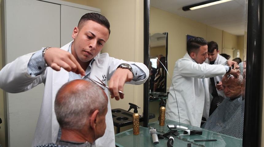 Yaşlılara tıraş hizmeti