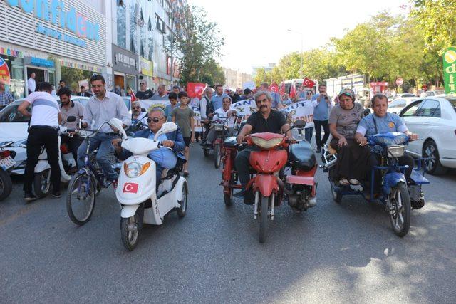 Engelliler davul ve zurnalar eşliğinde yürüdü