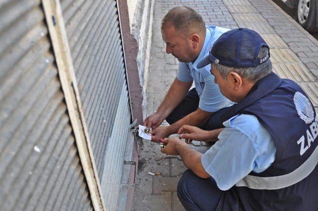 Ruhsatsız iş yerleri mühürlendi