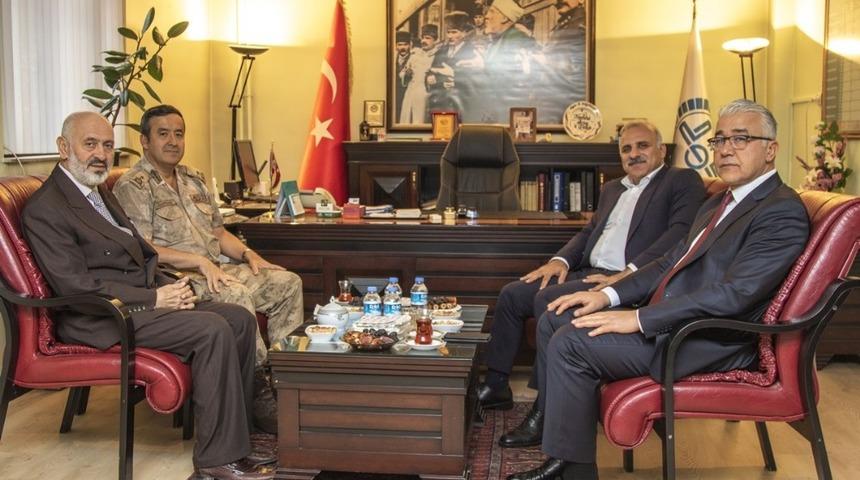 Vali Zorluoğlu’dan Müftü Arvas’a ziyaret