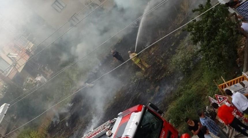 Mahalle arasında &ccedil;ıkan yangın korkuttu