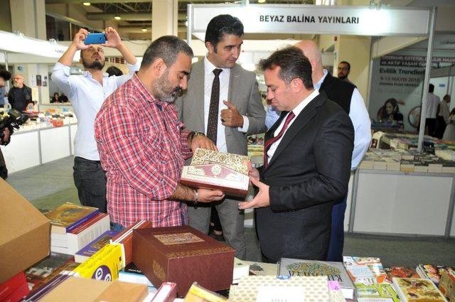 Manisa Kitap Fuarı’nı öğrenciler açtı