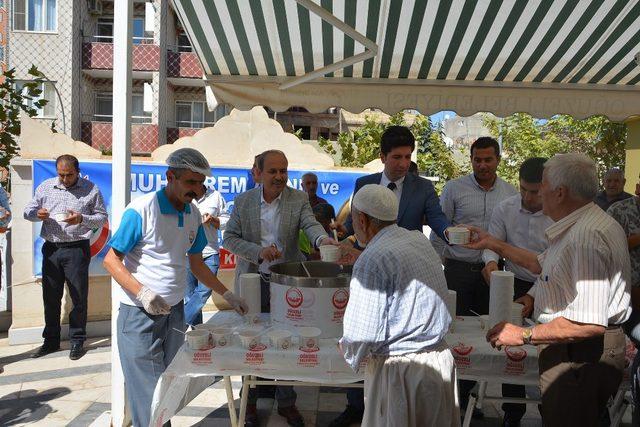 Oğuzeli Belediyesi vatandaşa aşure dağıttı