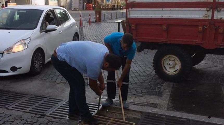 &Ccedil;eşme&rsquo;de tropik fırtına teyakkuzu