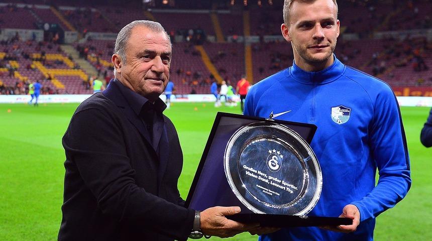 Fatih Terim'den Lennart Thy&rsquo;e plaket