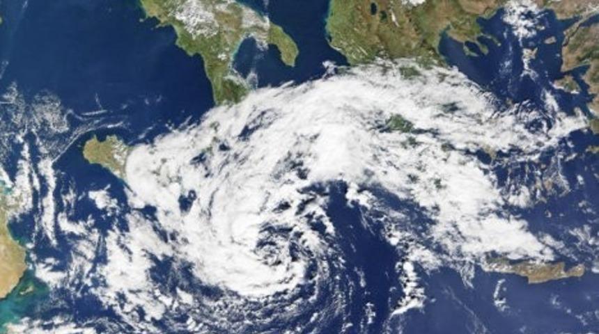 Do&ccedil;. Dr. Ceyhun &Ouml;z&ccedil;elik Akdeniz tayfunları hakkında uyardı