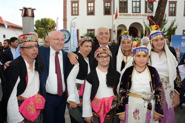 Menteşe Kültür ve Sanat Şenliği baca yakma töreni ile başladı