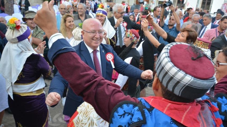 Menteşe K&uuml;lt&uuml;r ve Sanat Şenliği baca yakma t&ouml;reni ile başladı