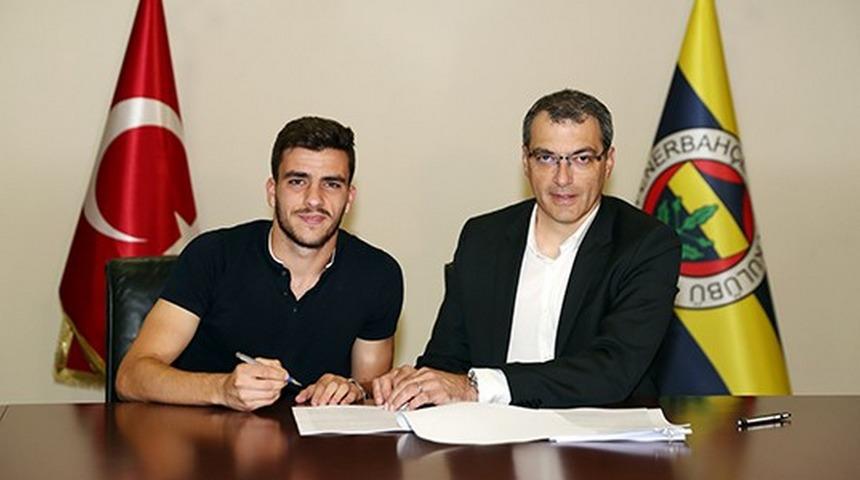 Fenerbah&ccedil;e, Oğuz Kağan G&uuml;&ccedil;tekin'le 5 yıllık s&ouml;zleşme yeniledi