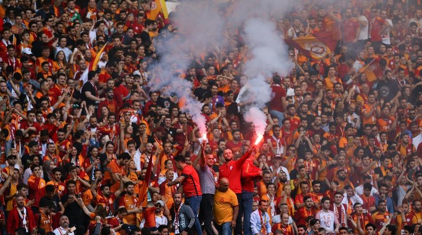 Galatasaraylı bir taraftar, kalp krizi ge&ccedil;irerek hayatını kaybetti