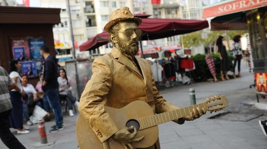 Karşıyaka &Ccedil;arşısı sanatla renklendi