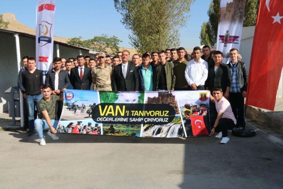 Jandarmadan erbaş ve erlere Van gezisi
