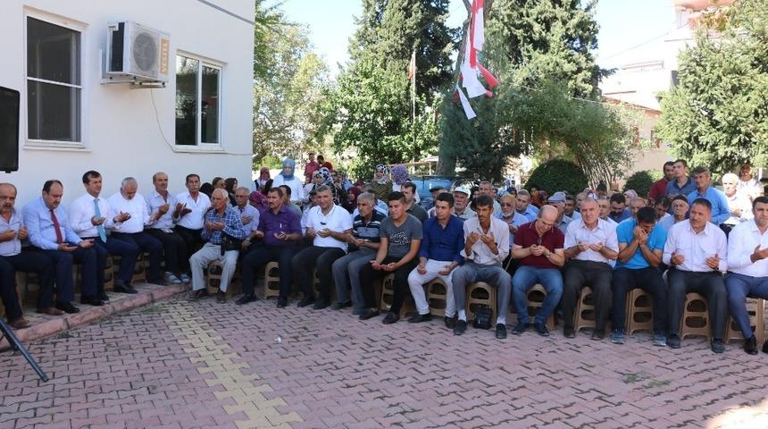 Pazarcık&rsquo;ta 3 ayrı noktada aşure dağıtıldı