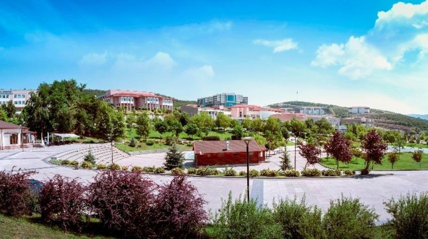 D&uuml;zce &Uuml;niversitesi akademik başarılarını s&uuml;rd&uuml;r&uuml;yor