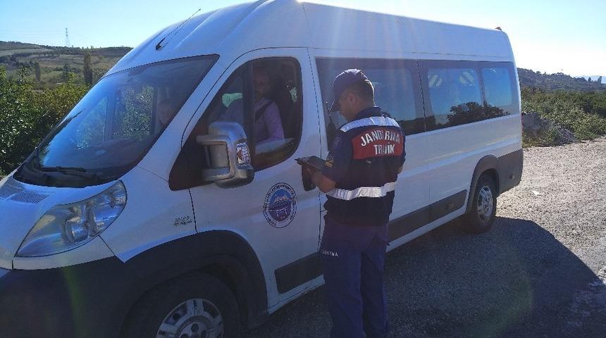 Jandarma Trafik Timleri &ouml;ğrenci servislerini denetledi