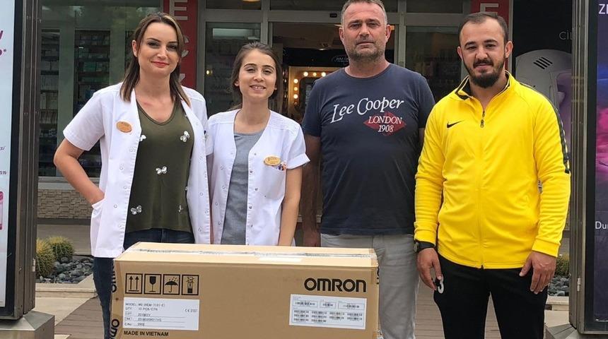 &Ccedil;eşmeli eczacıdan futbolculara sağlık desteği