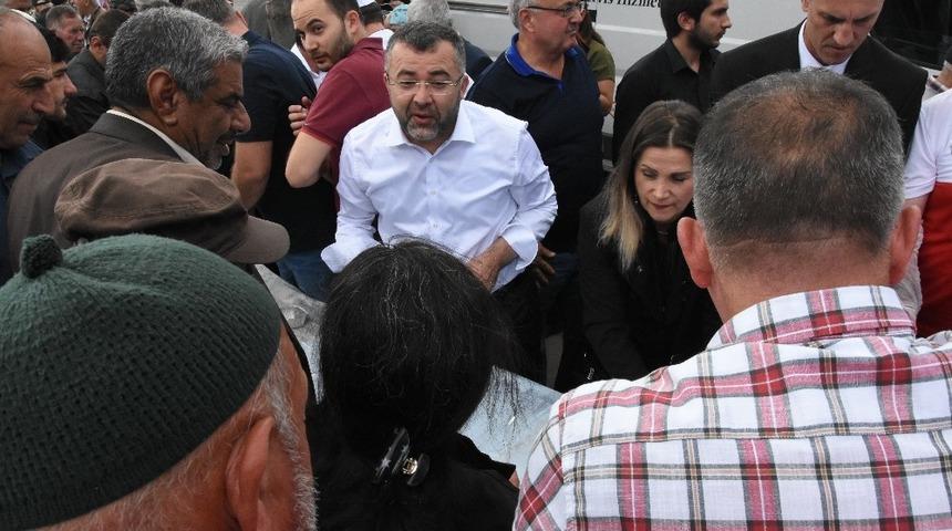 AK Parti ağızları tatlandırdı