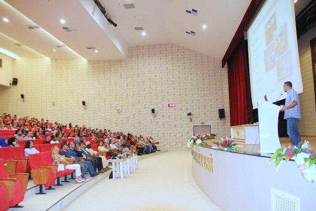 Yeni öğrencilere oryantasyon eğitimi verildi