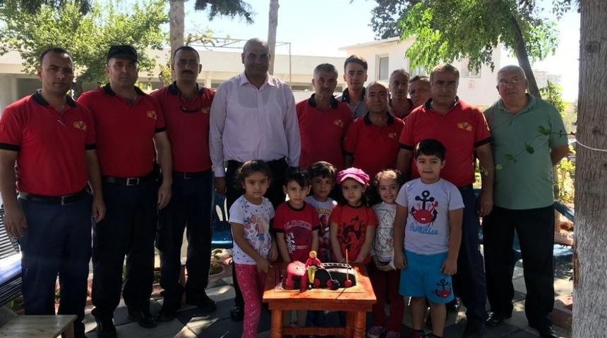 &Ccedil;ocuklara itfaiye tanıtılıyor