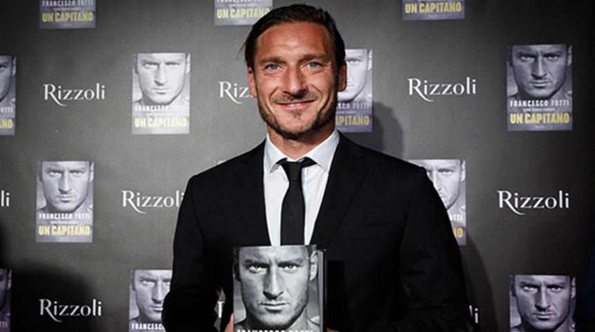 Totti ile De Rossi arasında dikkat &ccedil;eken Cengiz &Uuml;nder diyaloğu