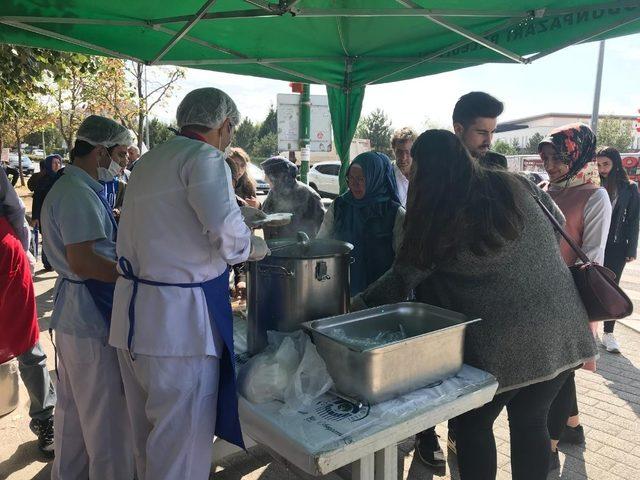 Odunpazarı’nda aşure ikramı devam ediyor