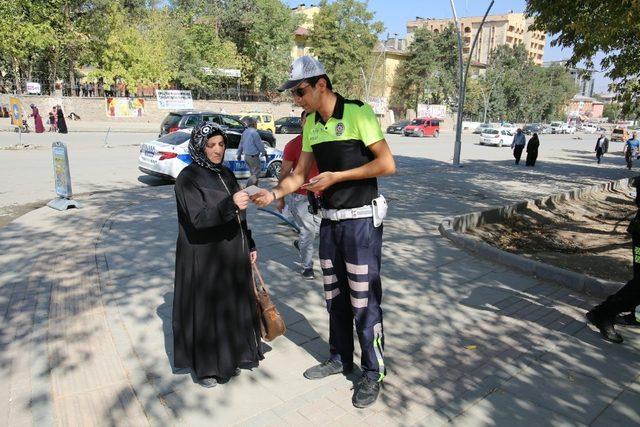 Polis ekiplerinden ‘Bu Yolda Hep Birlikteyiz’ çalışması