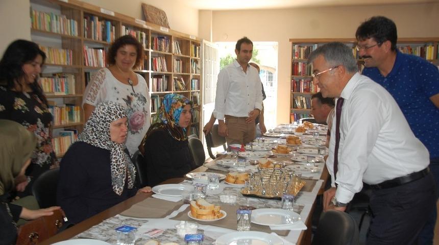 G&ouml;rme engelliler kahvaltıda buluştu