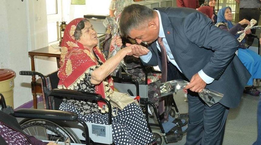 Vali Yazıcı&rsquo;dan &lsquo;Yaşlılar G&uuml;n&uuml;&rsquo; mesajı