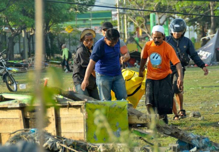 Endonezya'da önce deprem sonra tsunami! Ölü sayısı artıyor G2