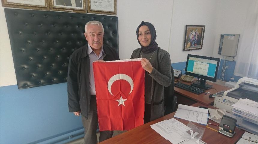 Emekli öğretmenden anlamlı ziyaret