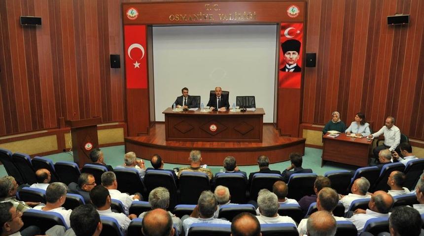 Vali Coşkun, muhtarların taleplerini dinledi