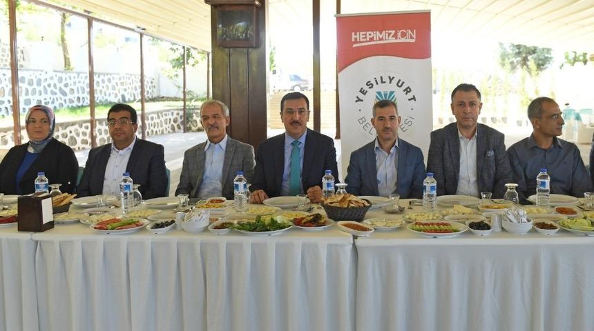 Milletvekili T&uuml;fenkci, hukuk &ouml;ğrencileriyle bir araya geldi