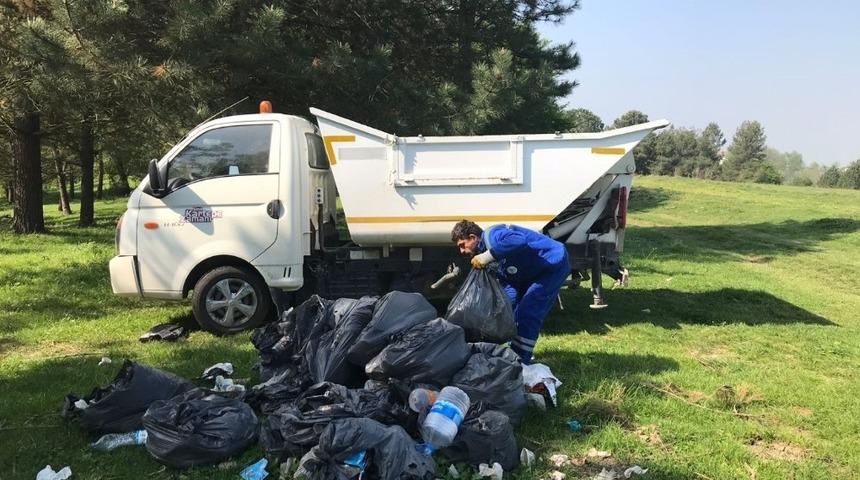 Gizli kahramanlar gece gündüz çalışarak Kartepe’yi temizliyor