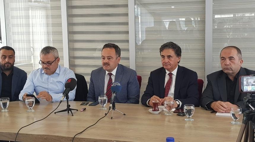 AK Partili vekiller basınla bir araya geldi