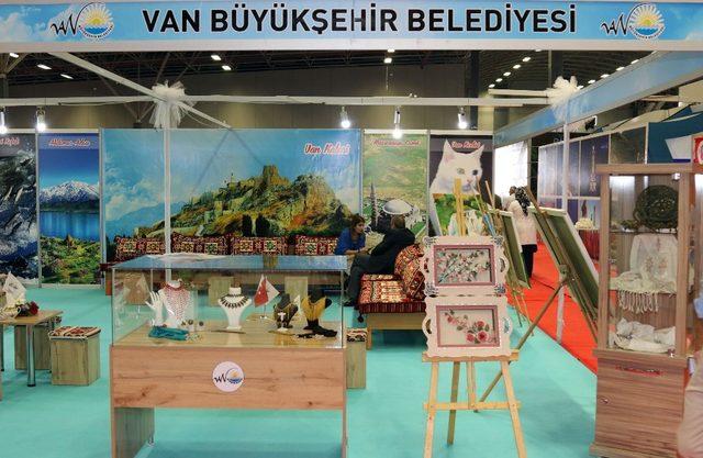 Turizm fuarında Van Büyükşehir standı ilgi gördü