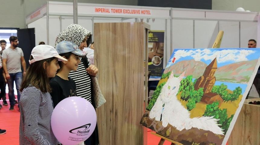 Turizm fuarında Van B&uuml;y&uuml;kşehir standı ilgi g&ouml;rd&uuml;