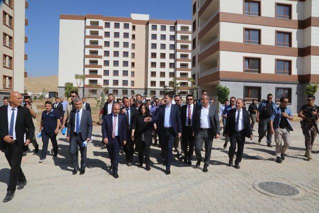 Bakan Kurum, Cizre'de incelemelerde bulundu