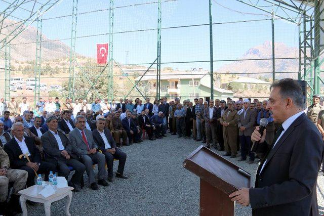 Hakkari Valisi Toprak, sınır köylerini gezip, sorunları dinledi