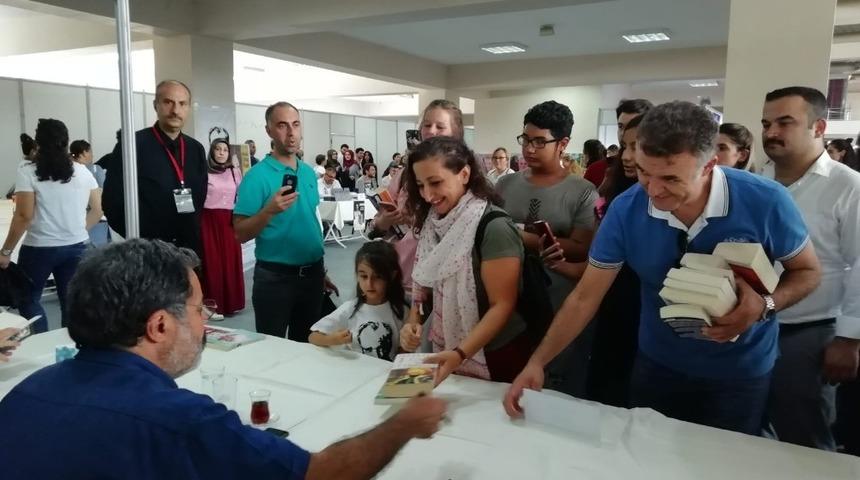 Manisa Kitap Fuarına b&uuml;y&uuml;k ilgi