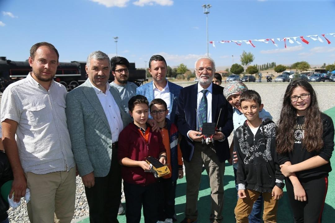 Başkan &Ccedil;elik ve Elitaş Bilim Şenliği&rsquo;nde