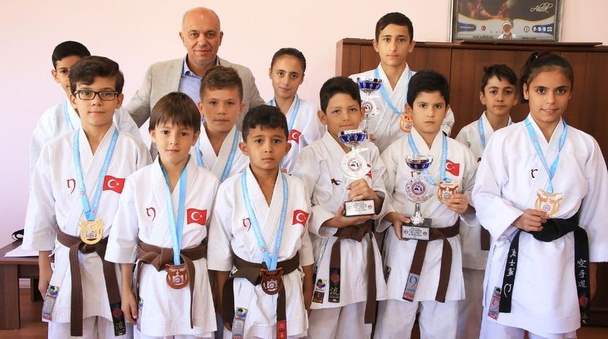 Başkan Çalışkan, başarılı sporcuları kabul etti