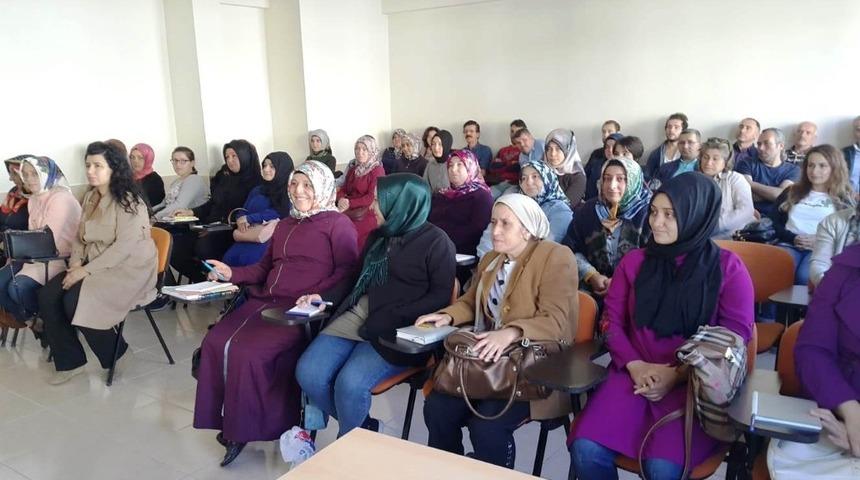 K&uuml;tahya&rsquo;da okul servis s&uuml;r&uuml;c&uuml;lerine ve rehber personele eğitim