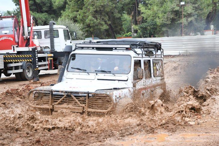 Başkan Böcek, Hobi Fest’te off-road yaptı.. G2