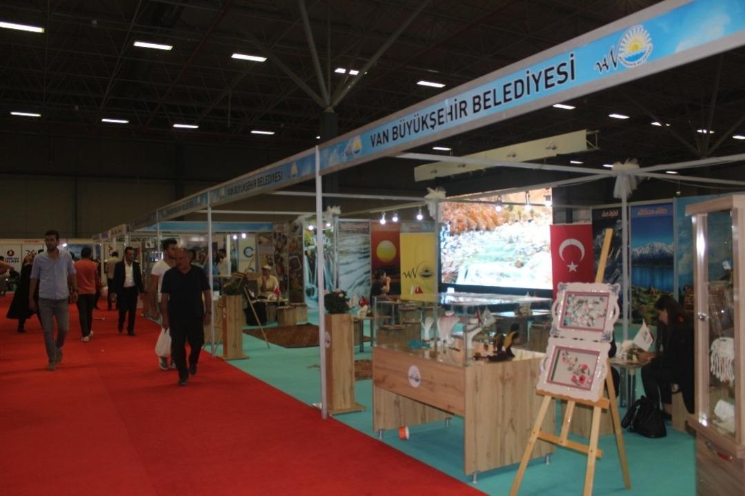 Turizm fuarında Van stantları ilgi g&ouml;r&uuml;yor