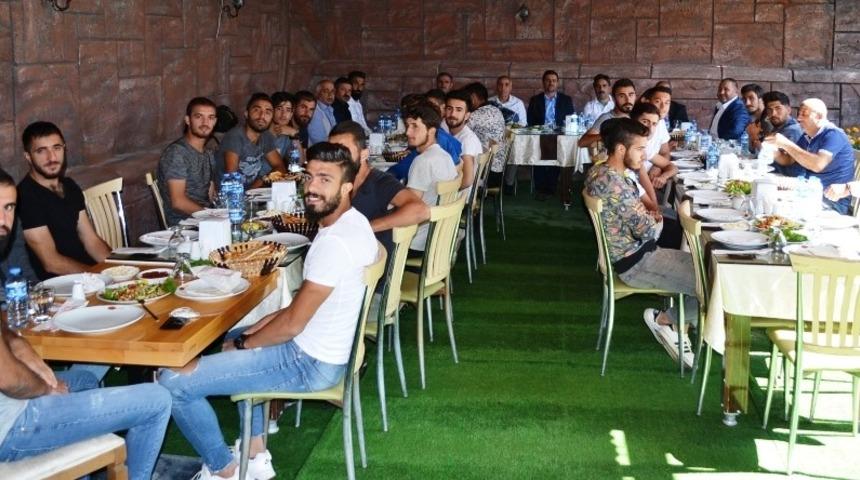 Erciş Gen&ccedil;lik Belediye Spora moral yemeği